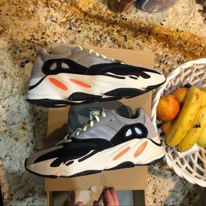 YEEZY BOOST 700